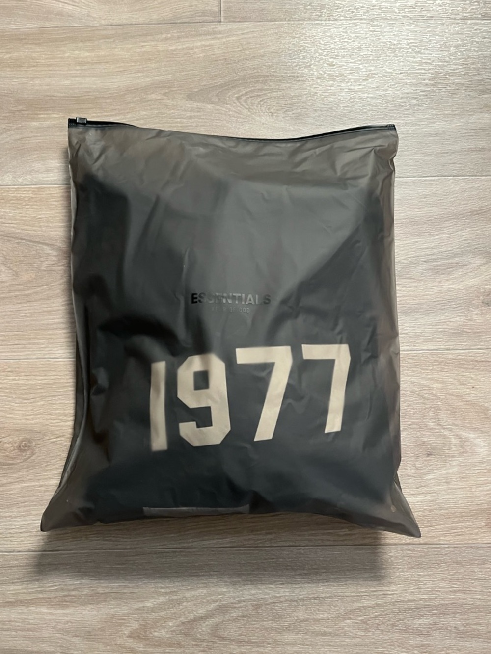 NEW Essentials Fear Of God 1977 Iron Hoodie - Size M - Picture 9 of 9